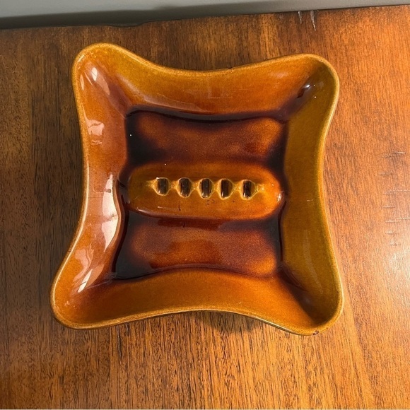 Berkeley Pottery Ashtray 7001, vintage
USA brown, Wood Grain Bottom Mid Century - Picture 2 of 7